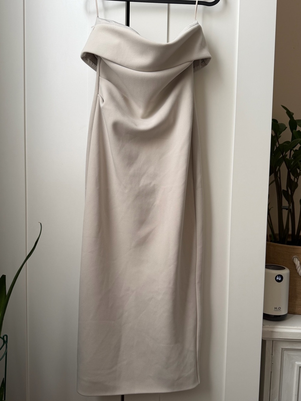 Babaton Eyecatcher Dress in Matte Pearl